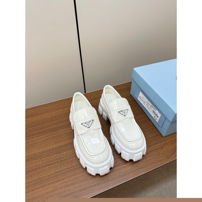 Pra*a casual shoes